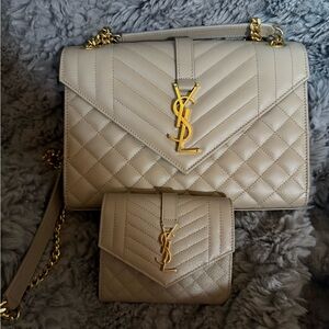 Chain length: 11.8" to 20.4"
• Dimensions: 9.4 "W x 6.9"D x 2.3"H